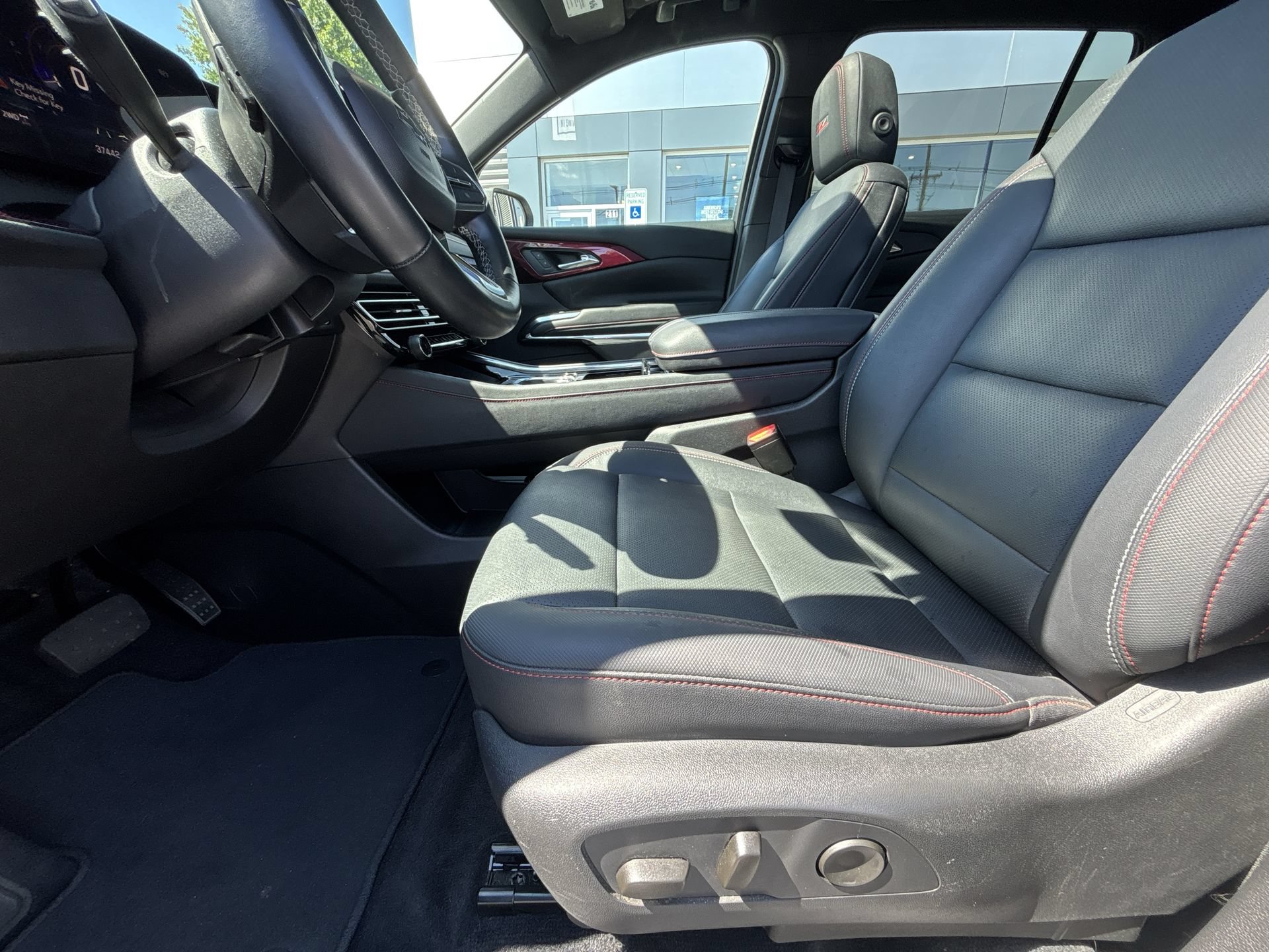 Used 2024 Chevrolet Traverse Z71 w/ LPO, Floor Liner Package AWD/4WD image 14