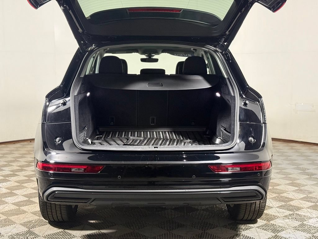 Used 2025 Audi Q5 Prestige w/ Prestige Package AWD/4WD image 6