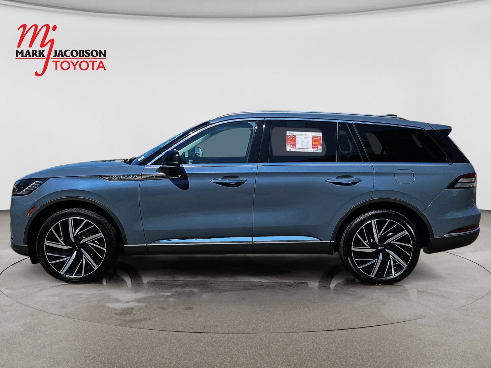 Used 2025 Lincoln Aviator Reserve w/ Equipment Group 201A AWD/4WD image 9