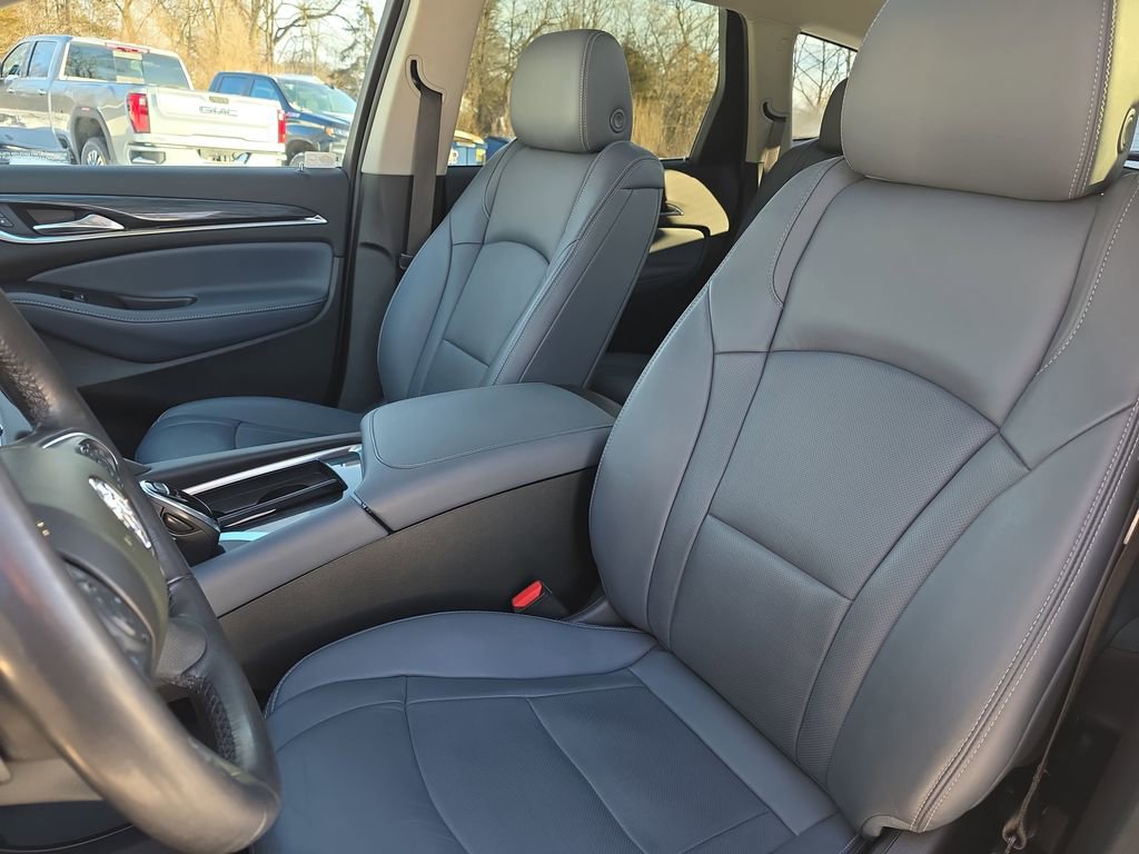 Used 2021 Buick Enclave Essence image 16