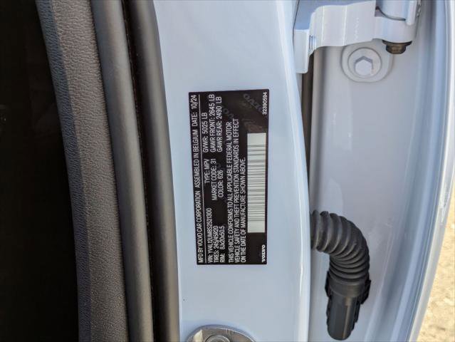 Used 2025 Volvo XC40 B5 Ultra w/ Climate Package image 26