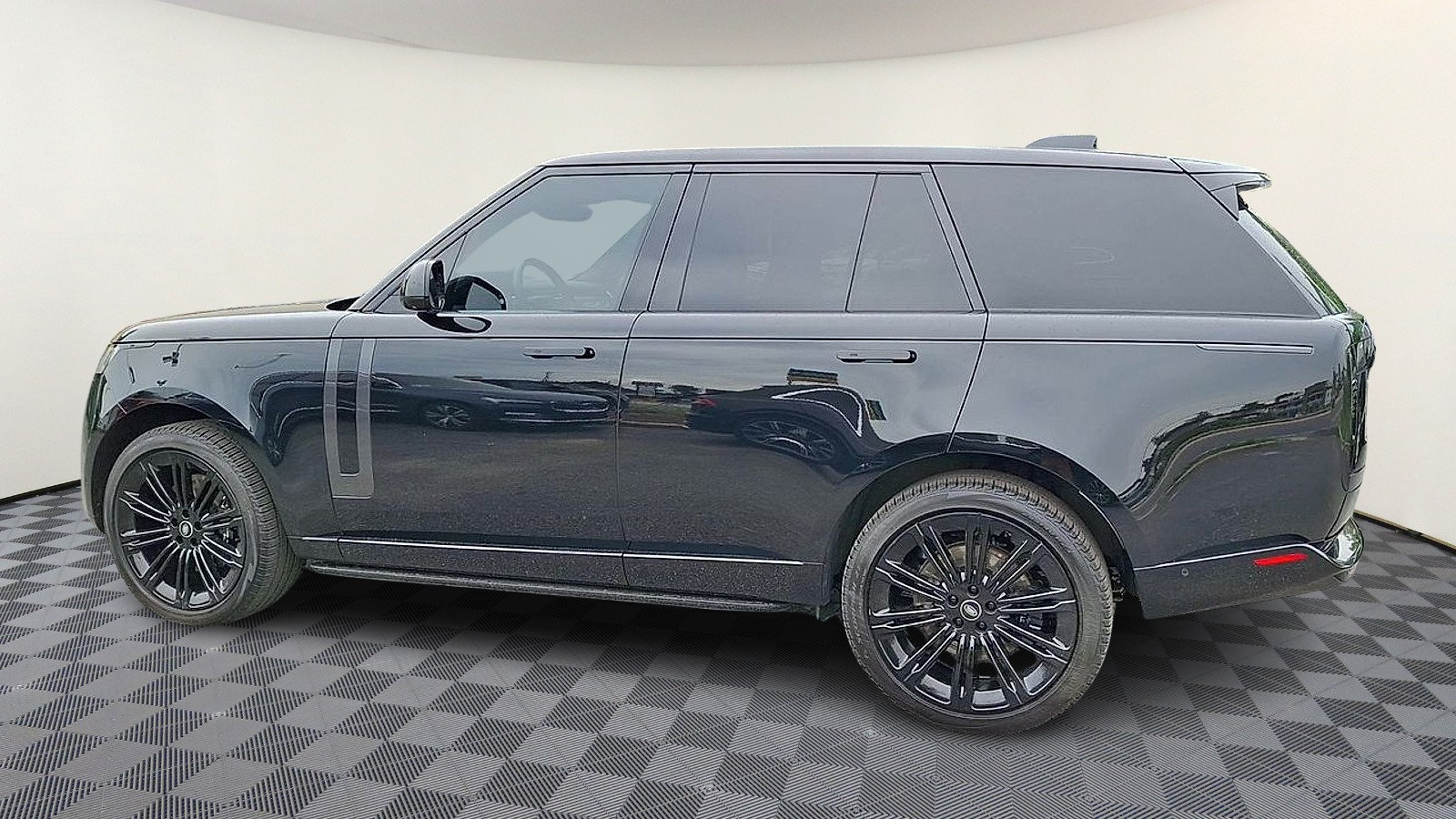 Certified 2025 Land Rover Range Rover SE AWD/4WD image 5