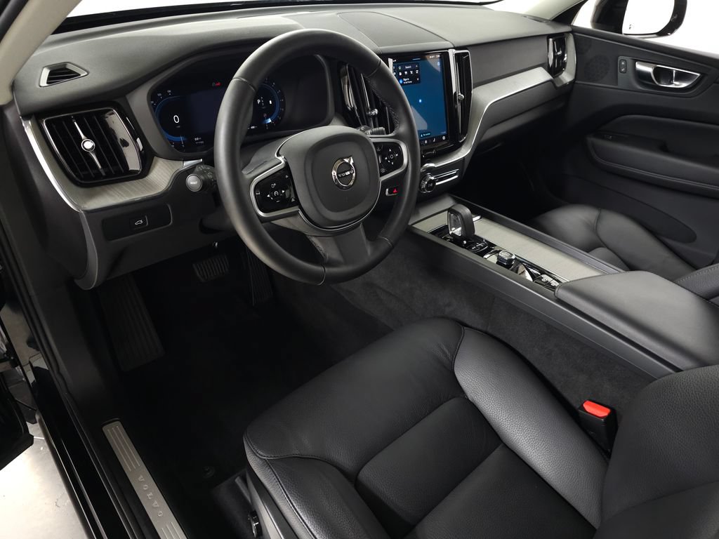 Certified 2025 Volvo XC60 B5 Plus AWD/4WD image 15