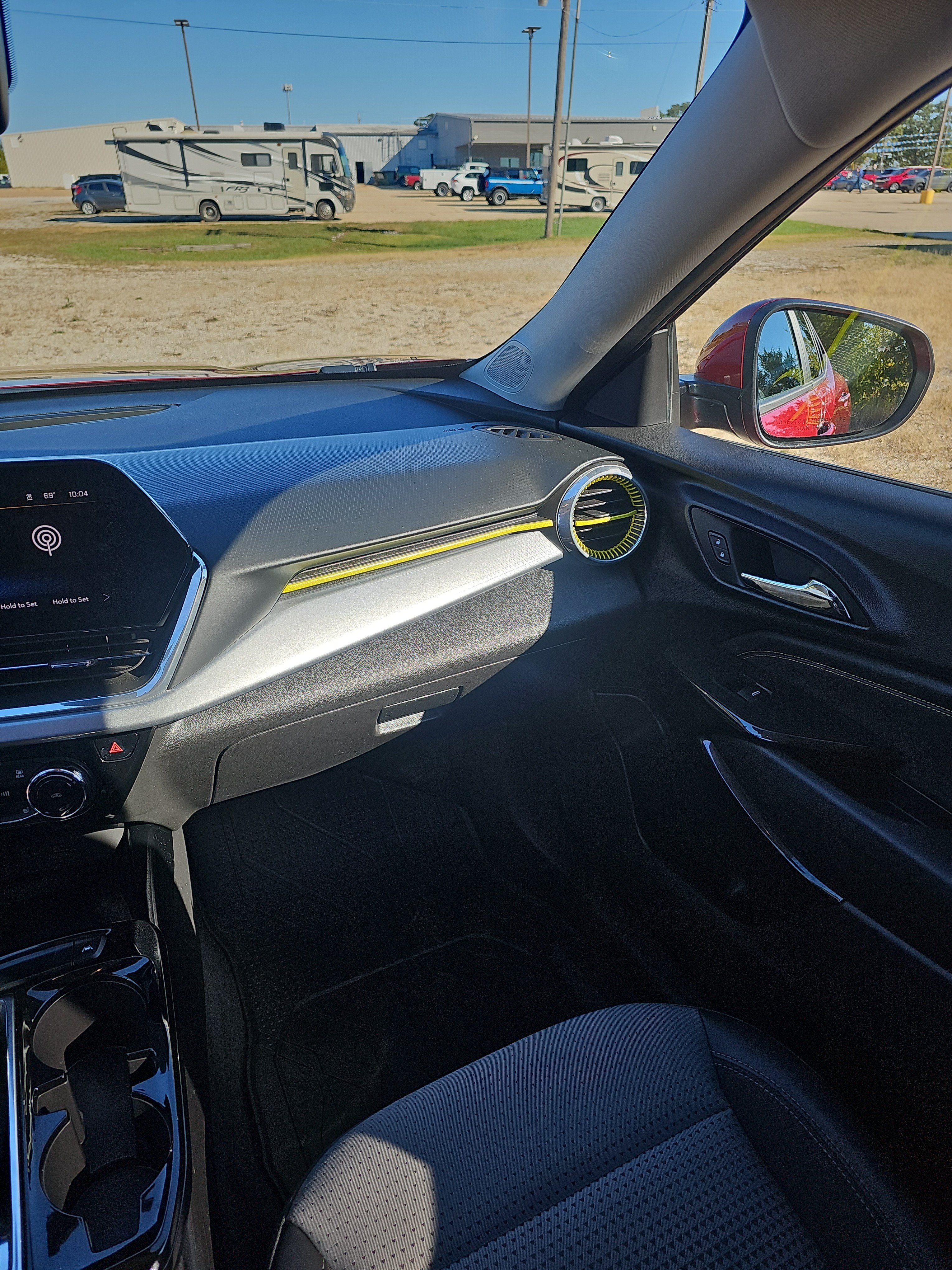 Used 2024 Chevrolet Trax LT w/ Sunroof Package FWD image 30