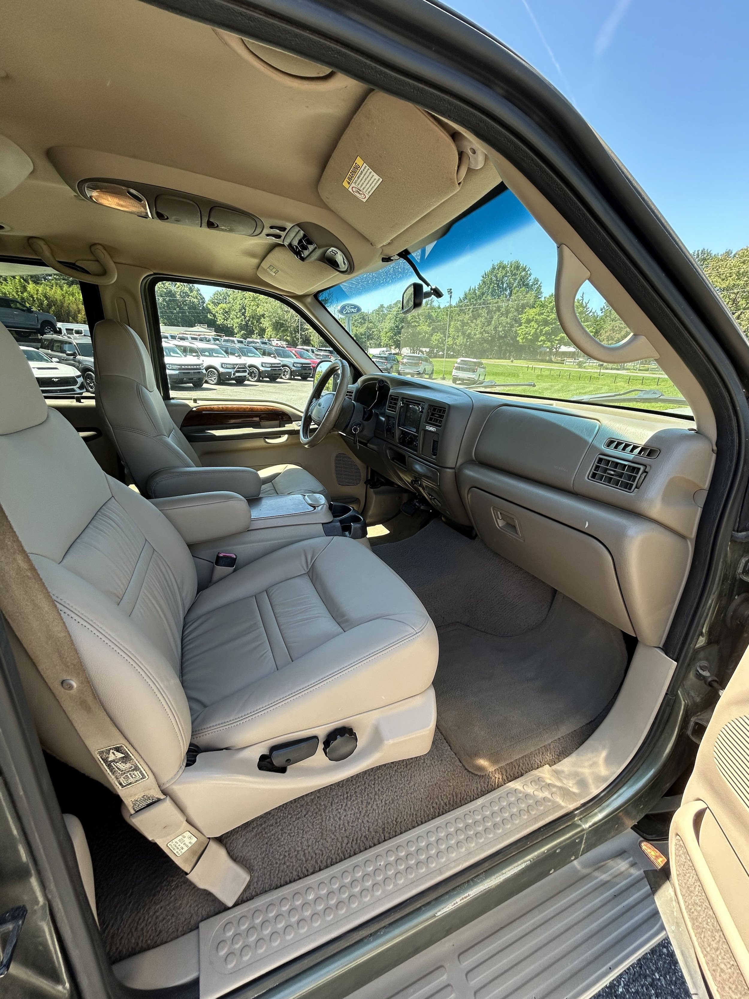 Used 2000 Ford Excursion Limited AWD/4WD image 7