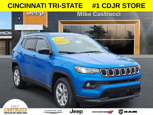 Used 2025 Jeep Compass Latitude AWD/4WD image 1