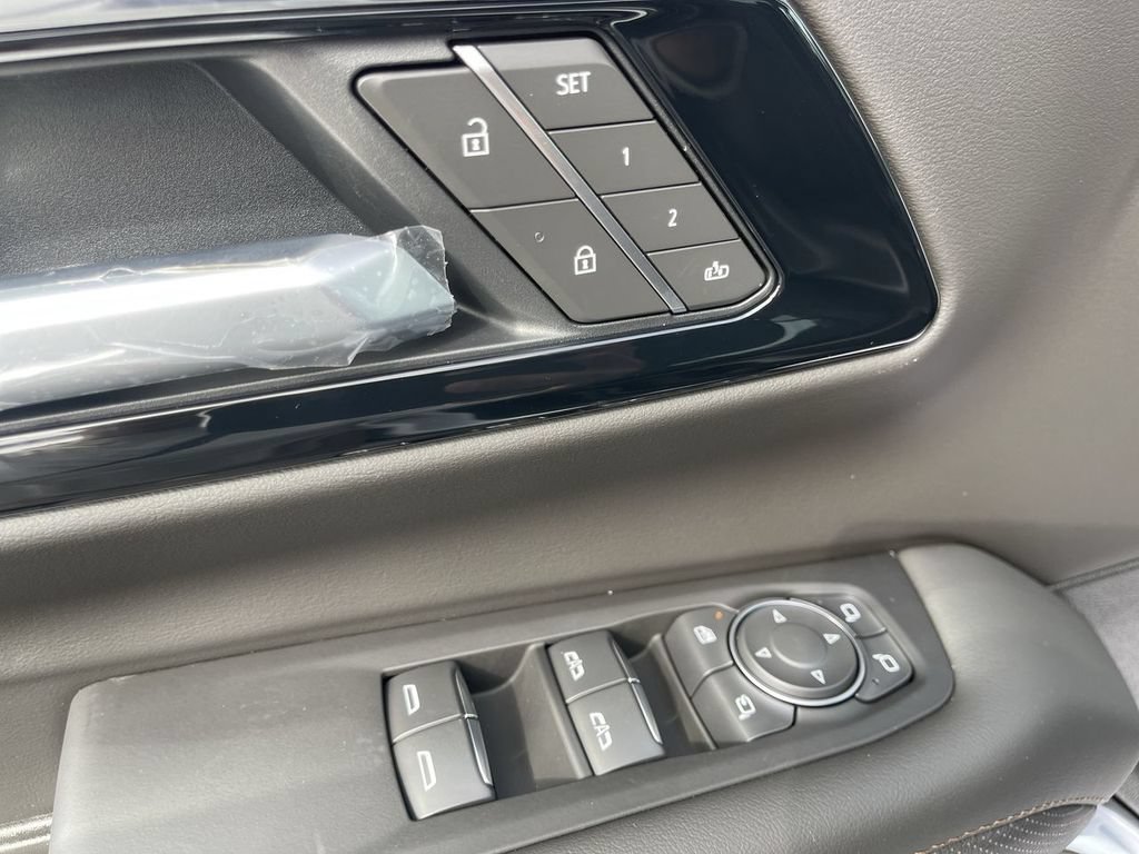 New 2026 Chevrolet Tahoe High Country AWD/4WD image 13