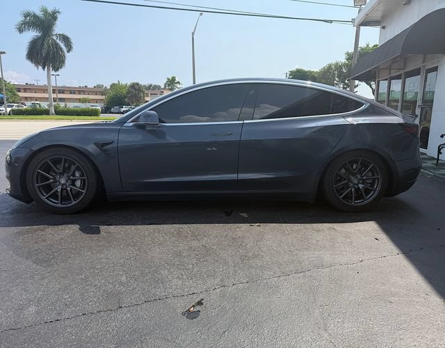 Used 2020 Tesla Model 3 Standard Range Plus RWD image 2