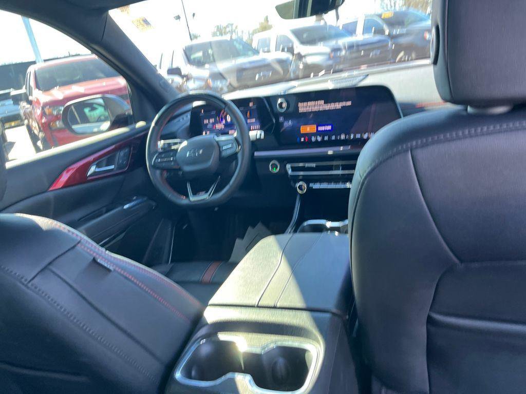 Used 2025 Chevrolet Traverse RS w/ LPO, Floor Liner Package FWD image 29