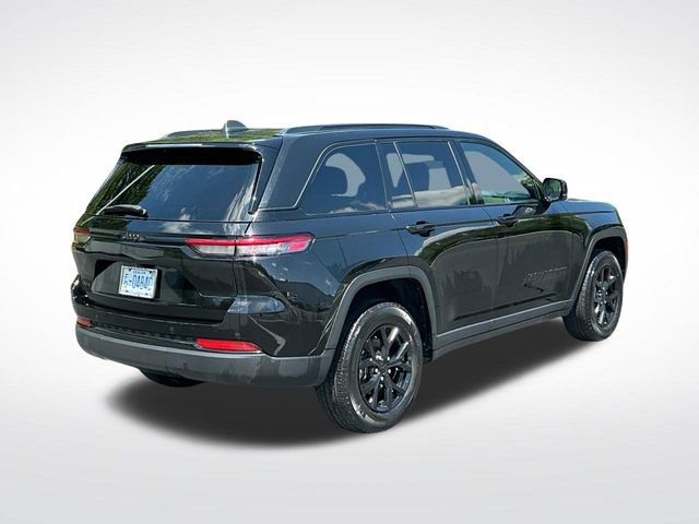 Used 2025 Jeep Grand Cherokee Altitude AWD/4WD image 6