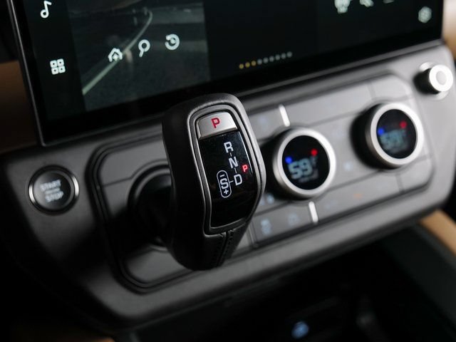 New 2026 Land Rover Defender 110 X-Dynamic SE AWD/4WD image 13