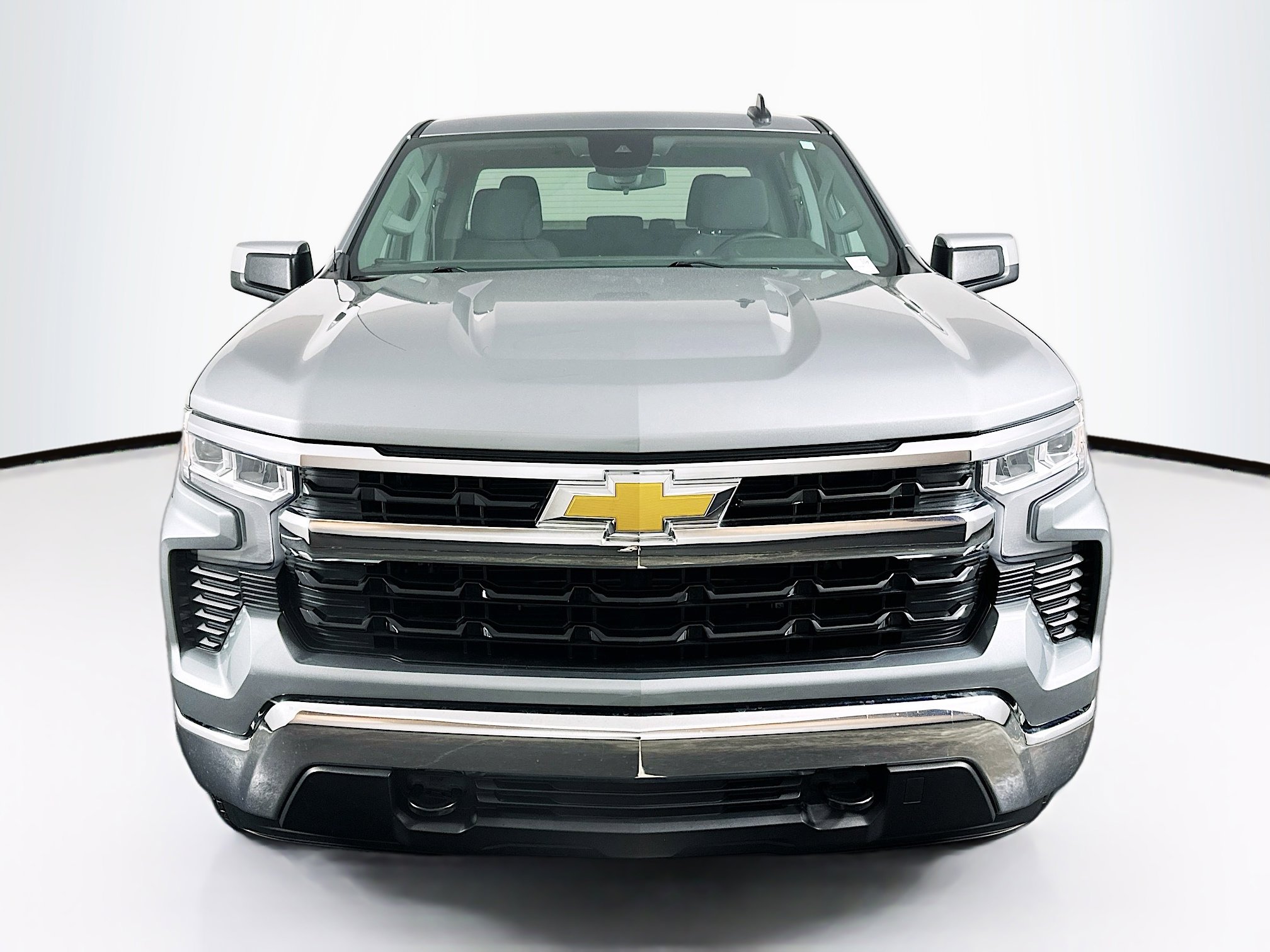 Used 2023 Chevrolet Silverado 1500 LT AWD/4WD image 2