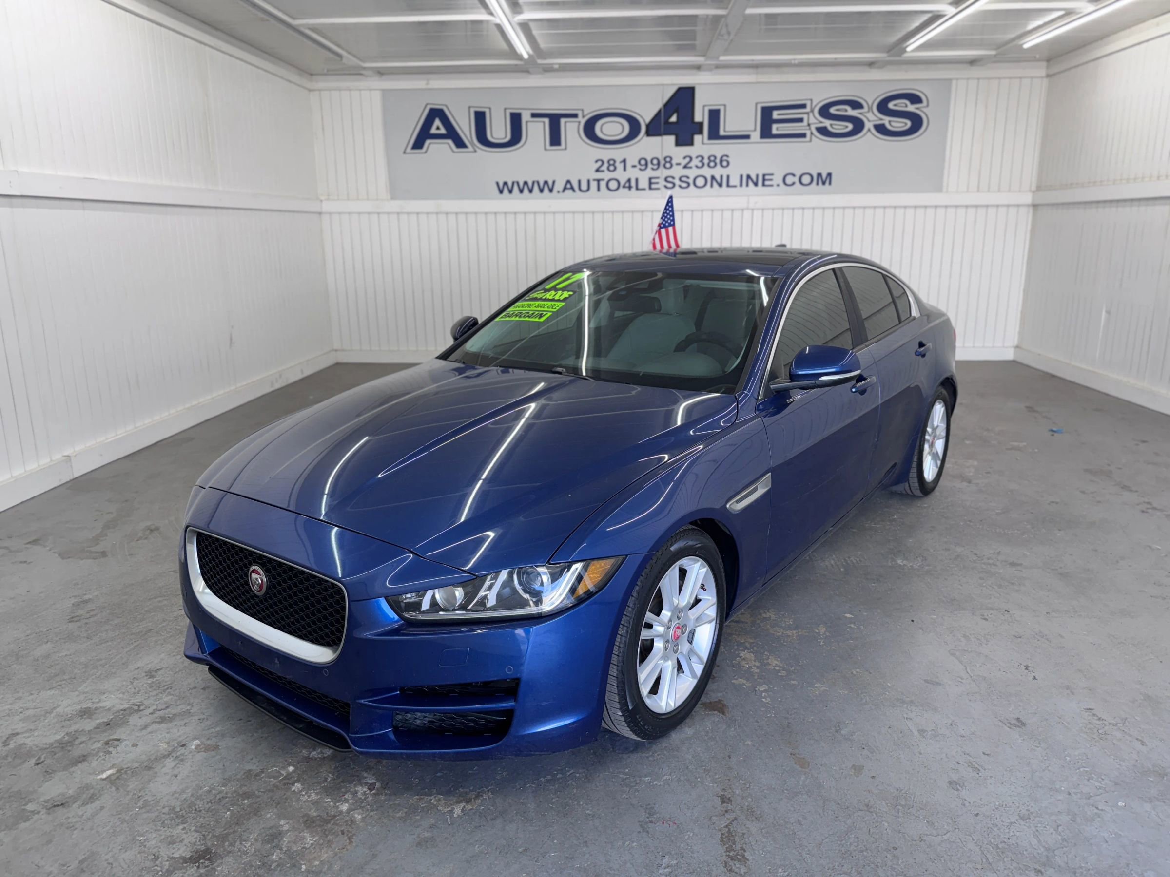Used 2017 Jaguar XE Premium image 1