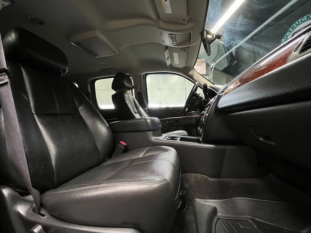 Used 2014 Chevrolet Suburban LT image 35