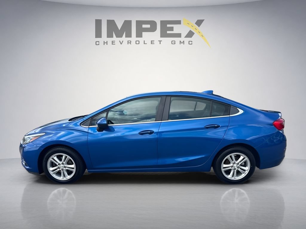Used 2017 Chevrolet Cruze LT w/ Convenience Package FWD image 2