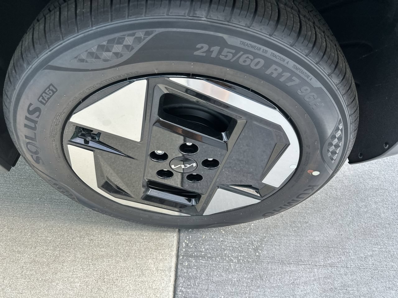 New 2027 Kia EV3 Wind FWD image 21