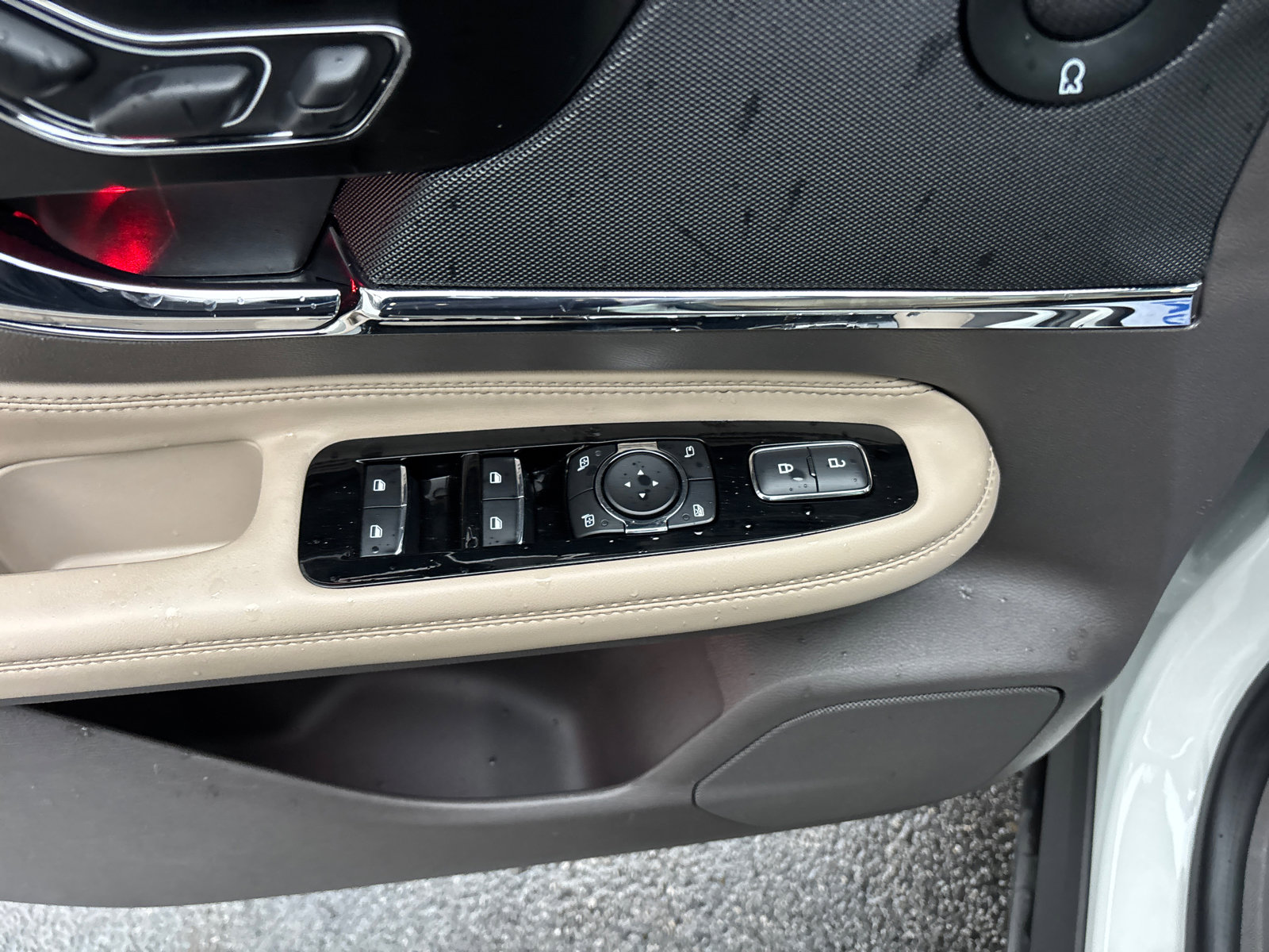 Certified 2023 Lincoln Corsair Reserve w/ Equipment Group 202A image 13