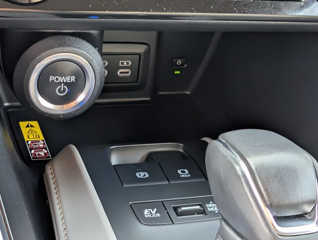 Certified 2023 Toyota Venza LE AWD/4WD image 16