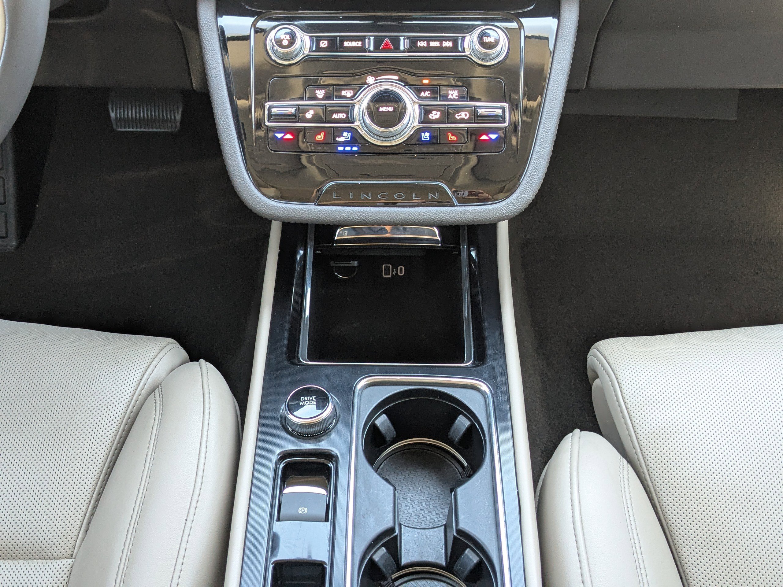 Used 2021 Lincoln Corsair Reserve w/ Equipment Group 201A image 20