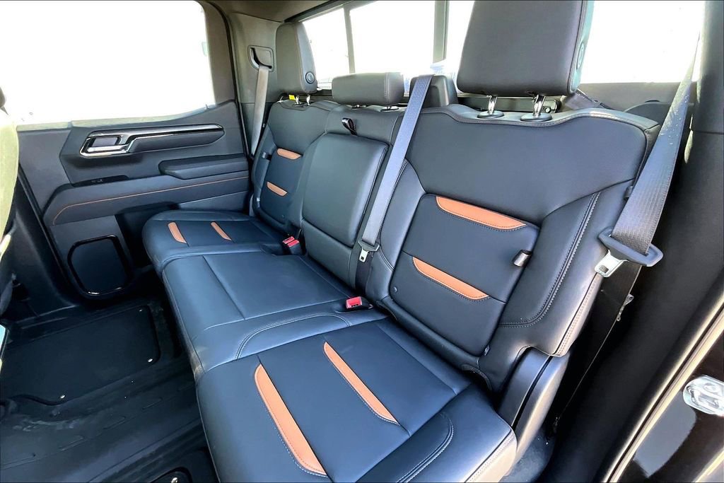 Used 2025 GMC Sierra 1500 AT4 w/ AT4 Premium Package AWD/4WD image 32