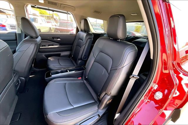 Certified 2025 Nissan Pathfinder SL w/ SL Premium Package image 18