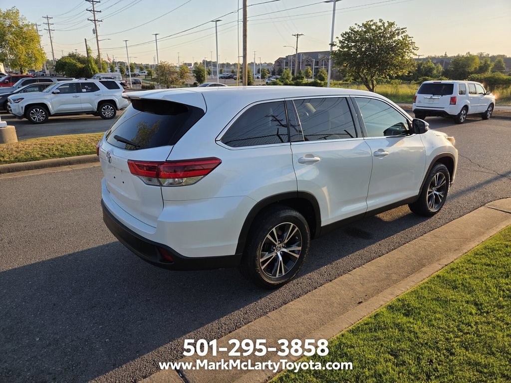 Used 2019 Toyota Highlander LE FWD image 4