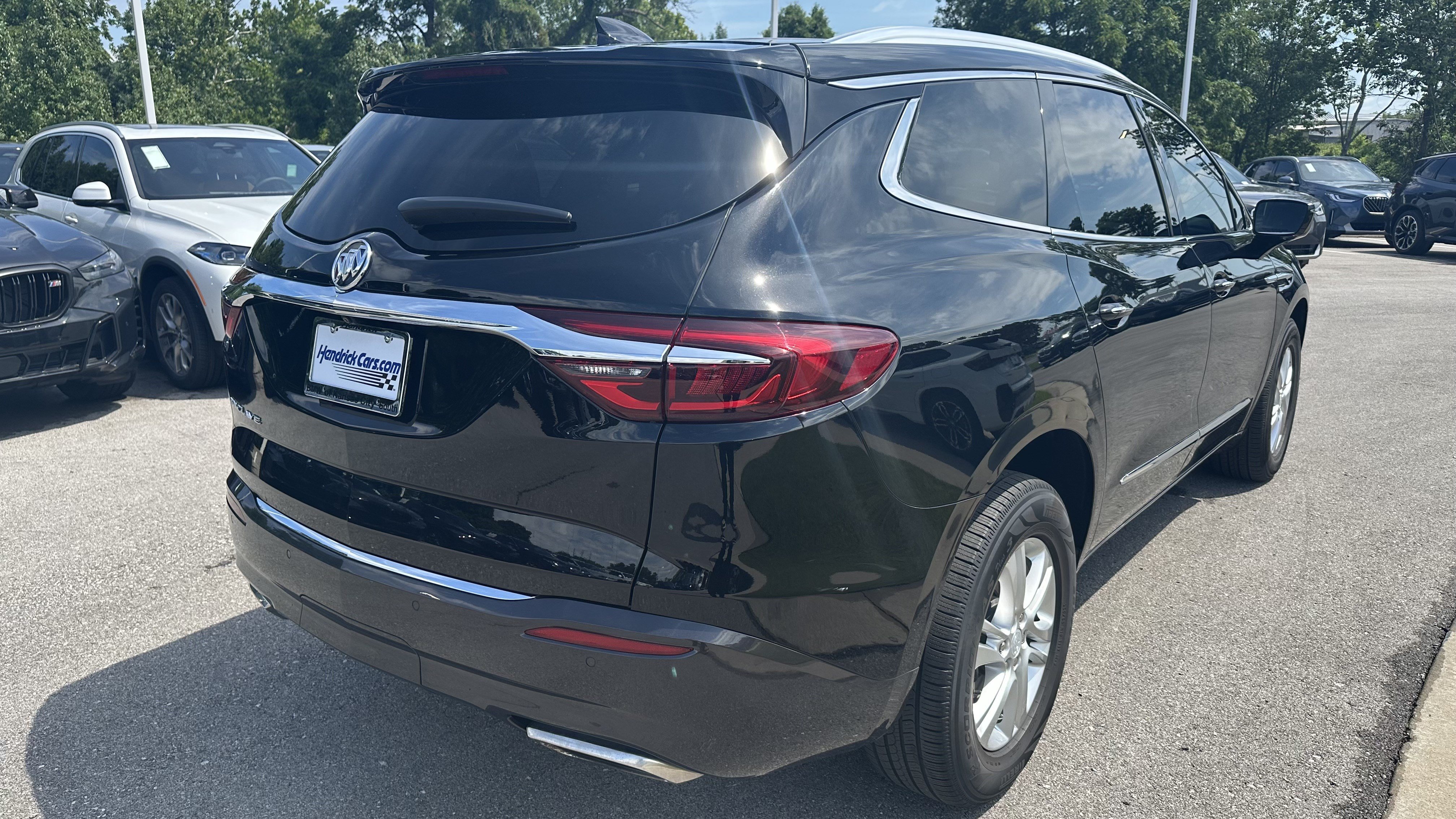 Used 2021 Buick Enclave Essence w/ Sound and Sites Package FWD image 10