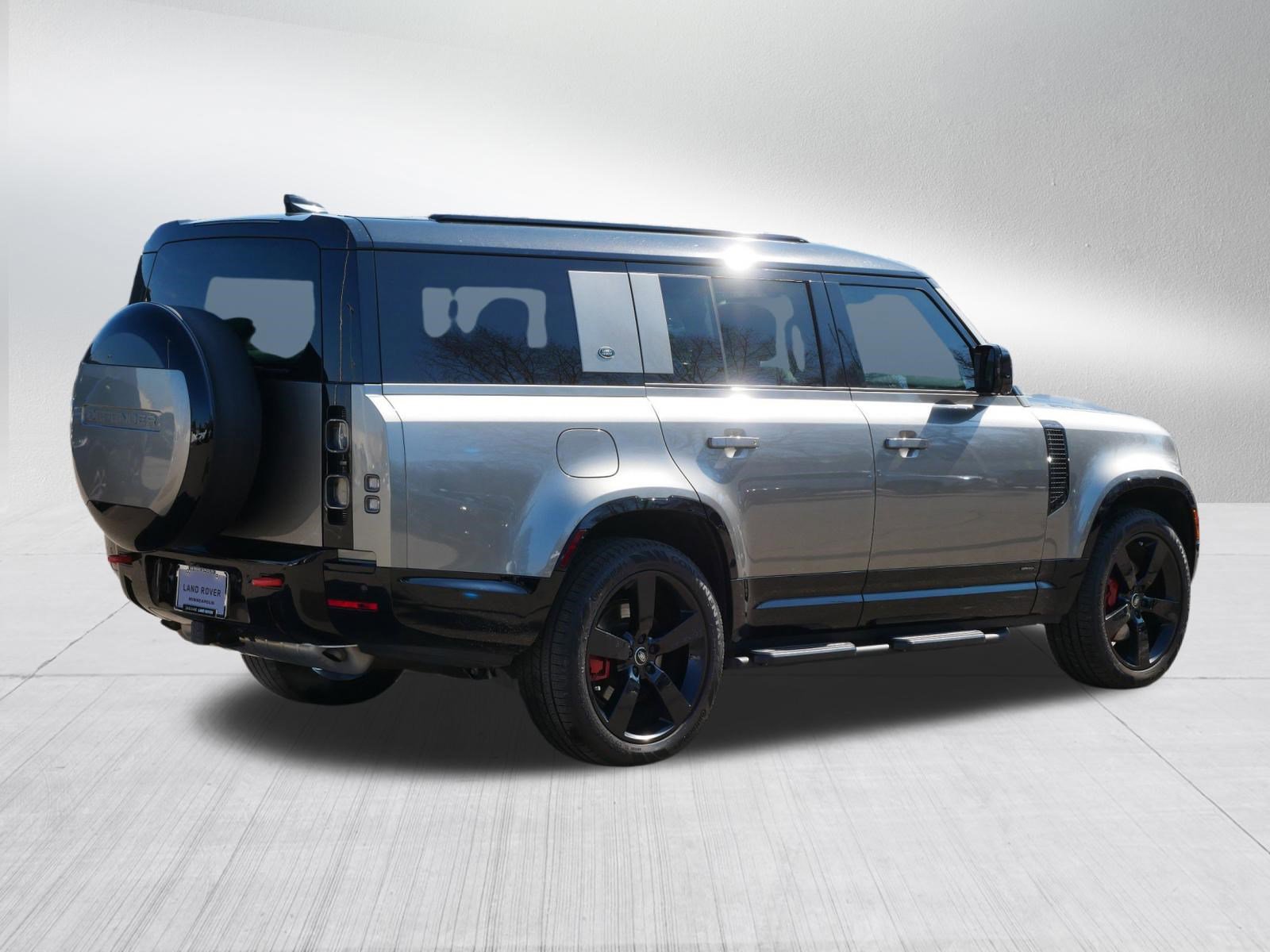 Used 2024 Land Rover Defender 130 X AWD/4WD image 5