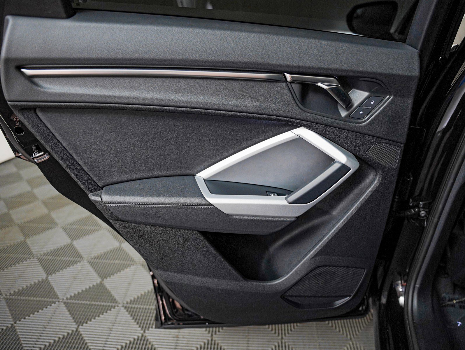 Used 2024 Audi Q3 2.0T Premium image 24