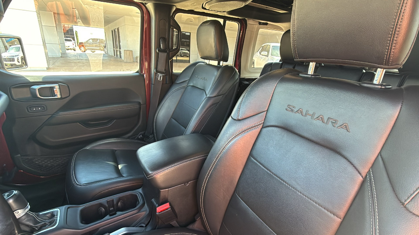 Used 2022 Jeep Wrangler Unlimited Sahara w/ Cold Weather Group AWD/4WD image 16