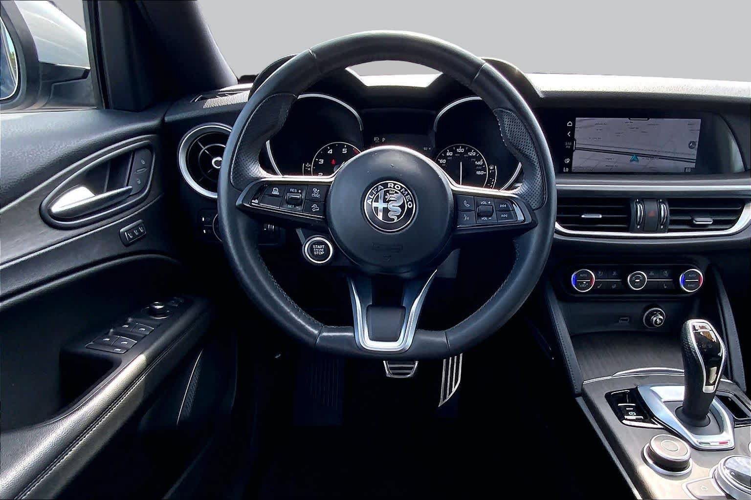 Used 2023 Alfa Romeo Stelvio Ti AWD/4WD image 6