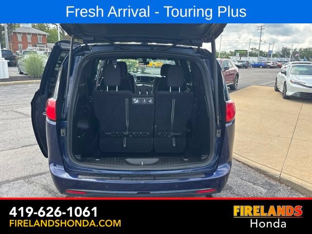 Used 2019 Chrysler Pacifica Touring Plus w/ S Appearance Package FWD image 11