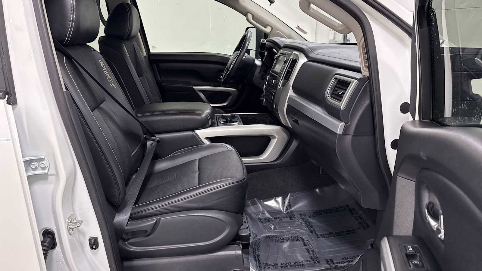 Used 2017 Nissan Titan PRO-4X image 29