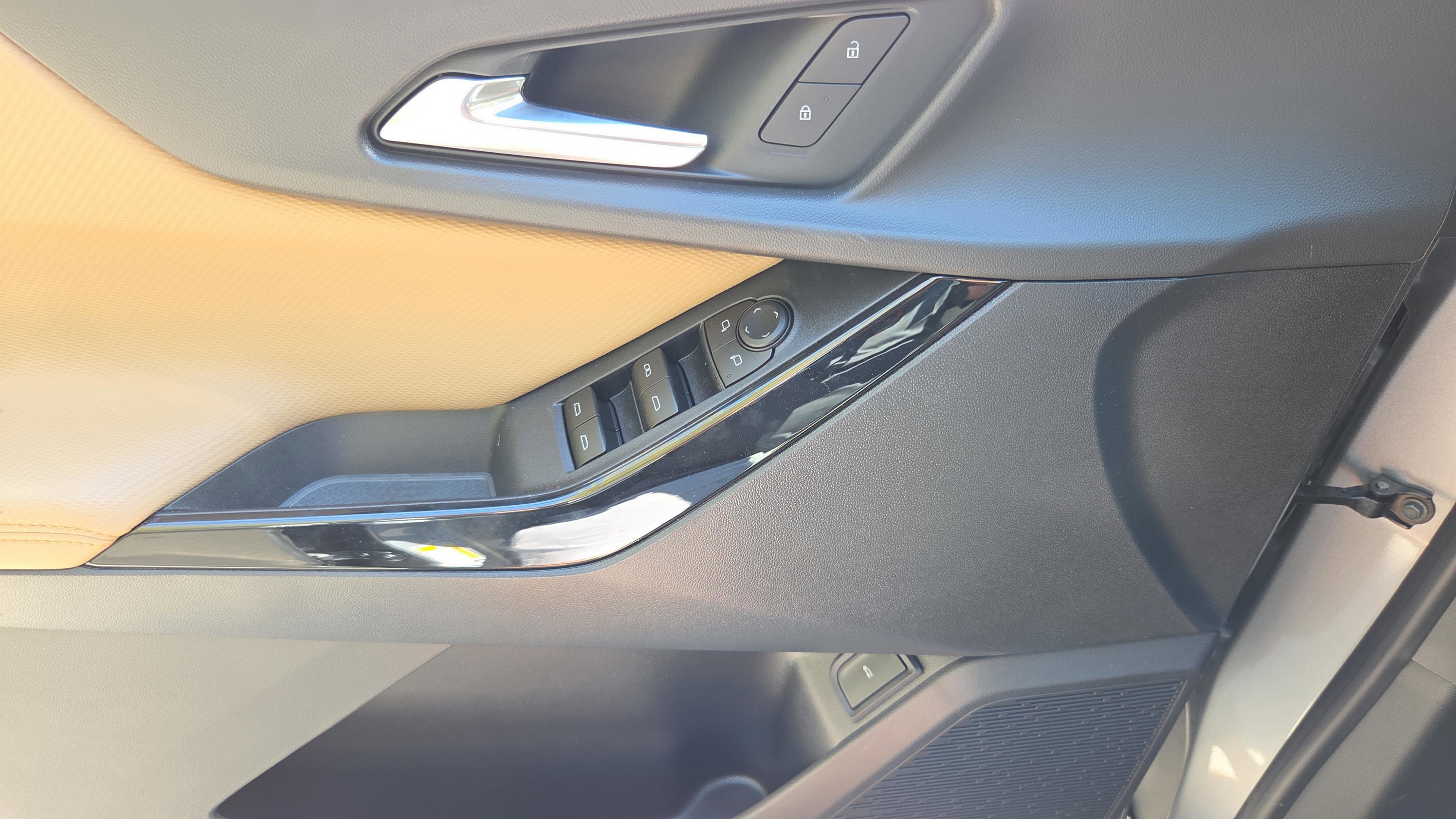 New 2026 Chevrolet Equinox ACTIV w/ LPO, Floor Liner Package image 15