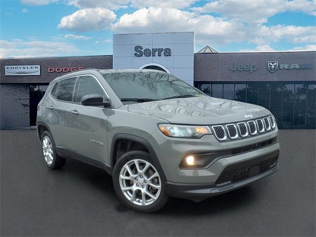 Used 2023 Jeep Compass Latitude w/ Sun and Sound Group image 1