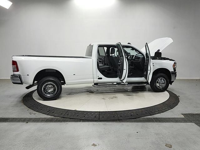 Used 2024 RAM 3500 Big Horn AWD/4WD image 16