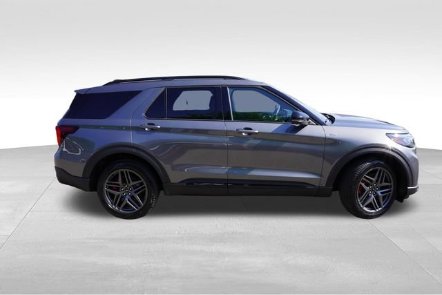 Used 2025 Ford Explorer ST-Line w/ ST-Line Street Pack AWD/4WD image 3