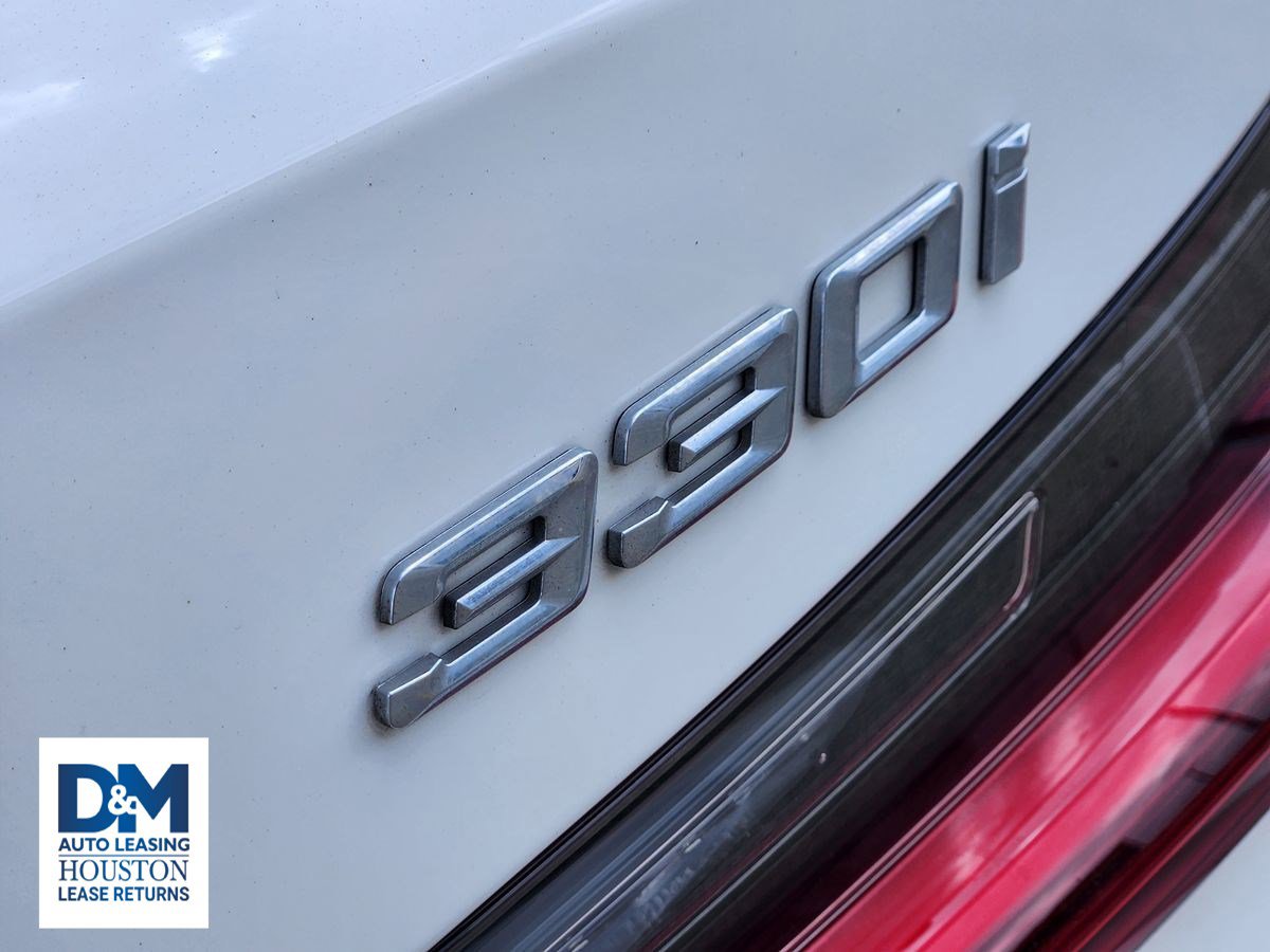 Used 2023 BMW 330i Sedan w/ Premium Package image 17