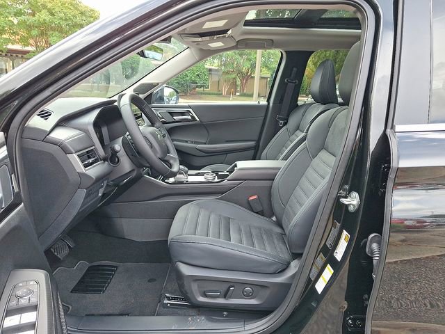 New 2025 Mitsubishi Outlander SE image 8