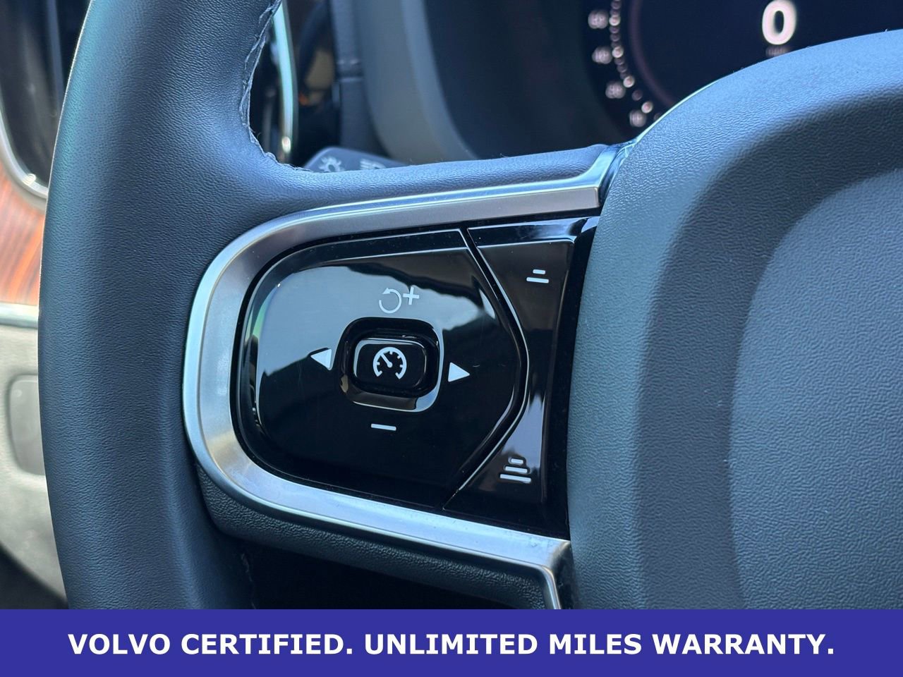 Certified 2024 Volvo XC60 B5 Ultimate image 19