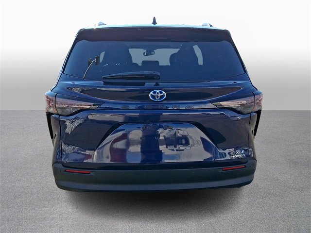 Used 2024 Toyota Sienna XLE image 5