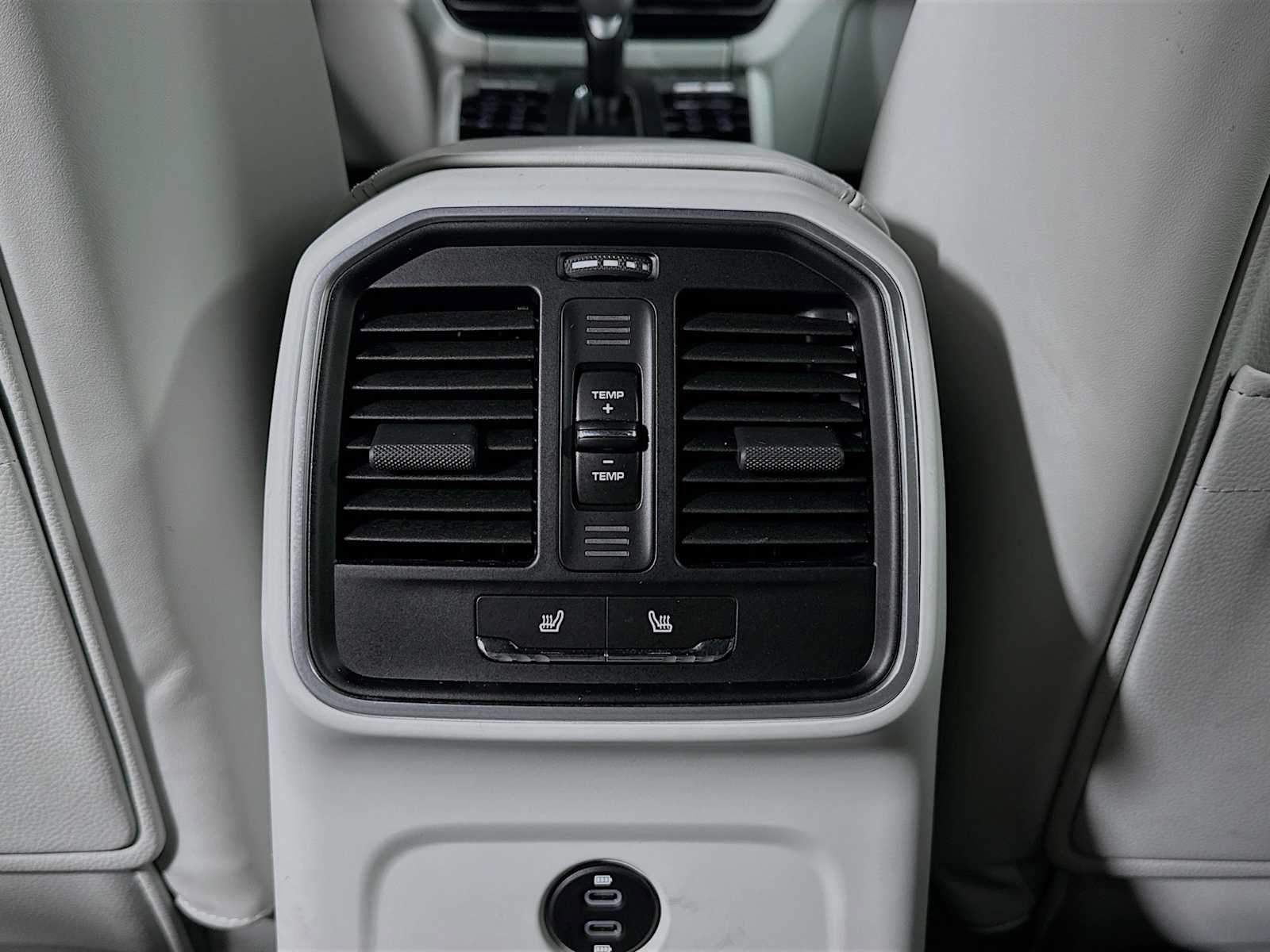 Certified 2026 Porsche Macan AWD/4WD image 26