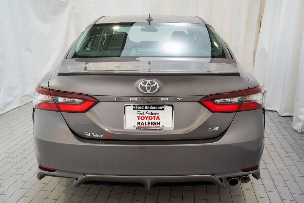 Used 2024 Toyota Camry SE image 4