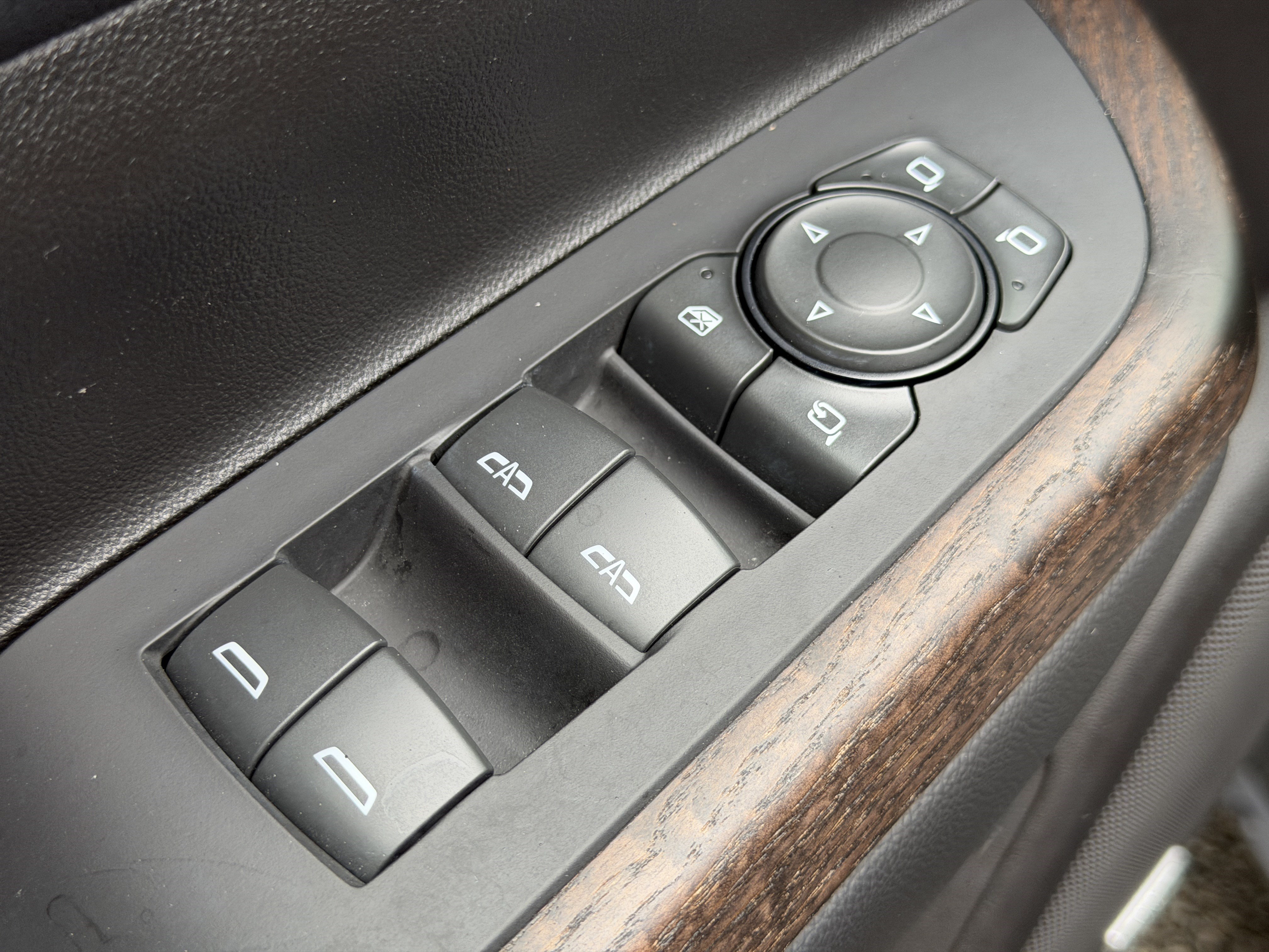 Used 2023 GMC Acadia Denali w/ Black Diamond Edition FWD image 14