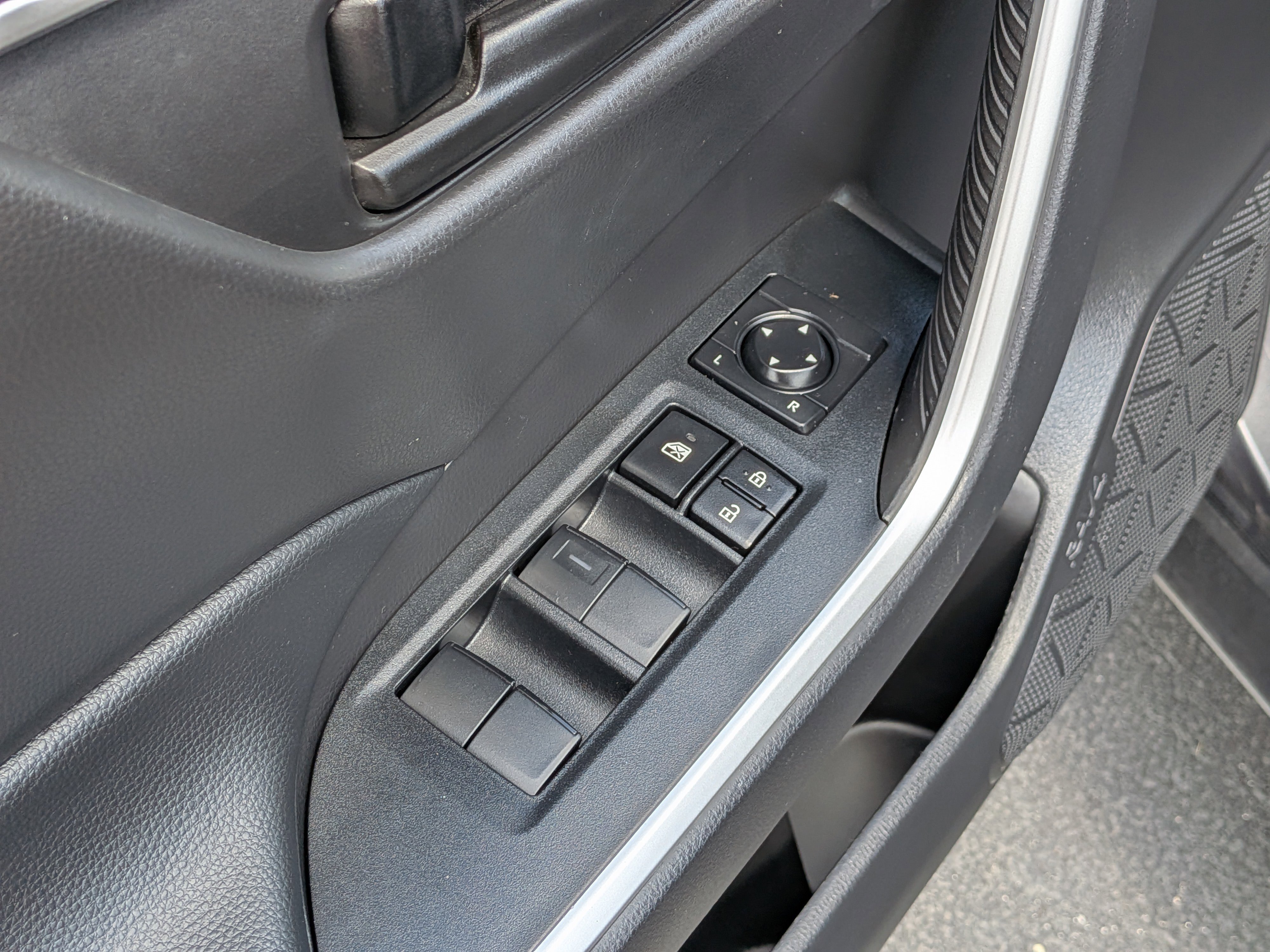Certified 2023 Toyota RAV4 LE AWD/4WD image 17