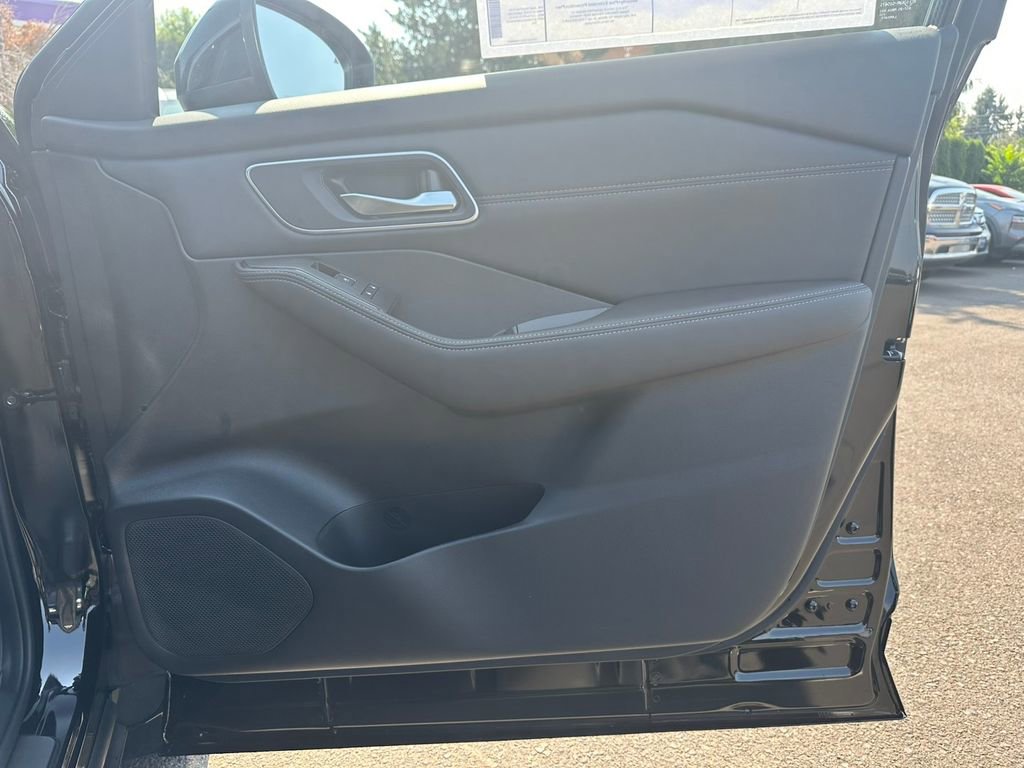 New 2026 Nissan Rogue Platinum w/ Platinum Premium Package image 23