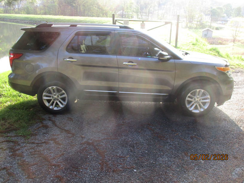 Used 2012 Ford Explorer XLT w/ Class III Trailer Tow Pkg AWD/4WD image 2