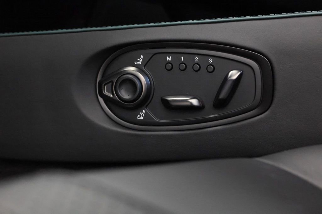 Used 2025 Aston Martin V8 Vantage Coupe image 25