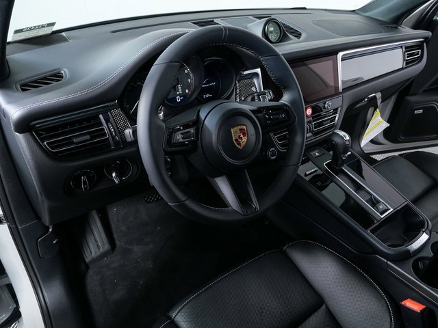 New 2026 Porsche Macan GTS image 4