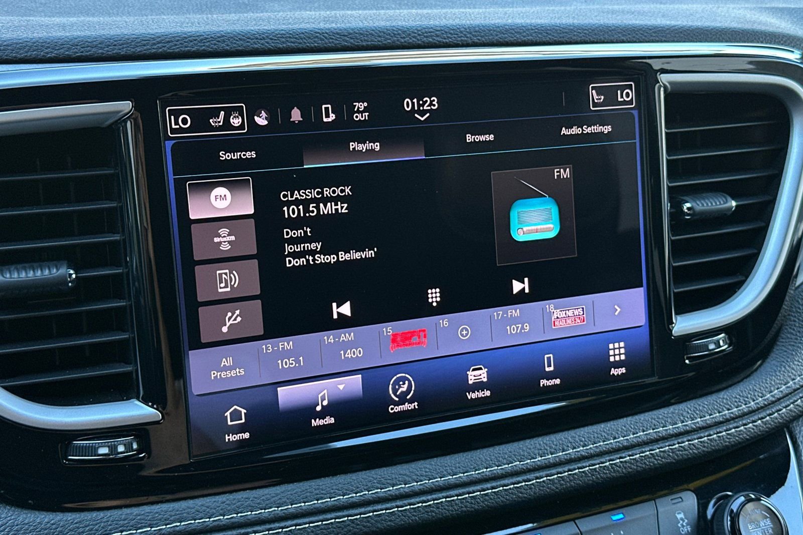 Used 2022 Chrysler Pacifica Touring-L w/ S Appearance Package image 18